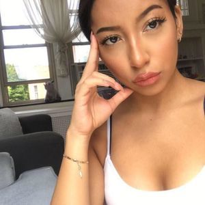 Meet your Posher, Ana